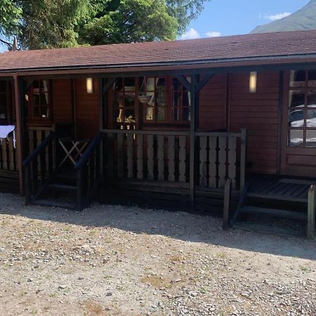 Cabins At Ben More Lodge เครียนลาริค ภายนอก รูปภาพ