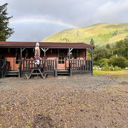 Cabins At Ben More Lodge เครียนลาริค ภายนอก รูปภาพ